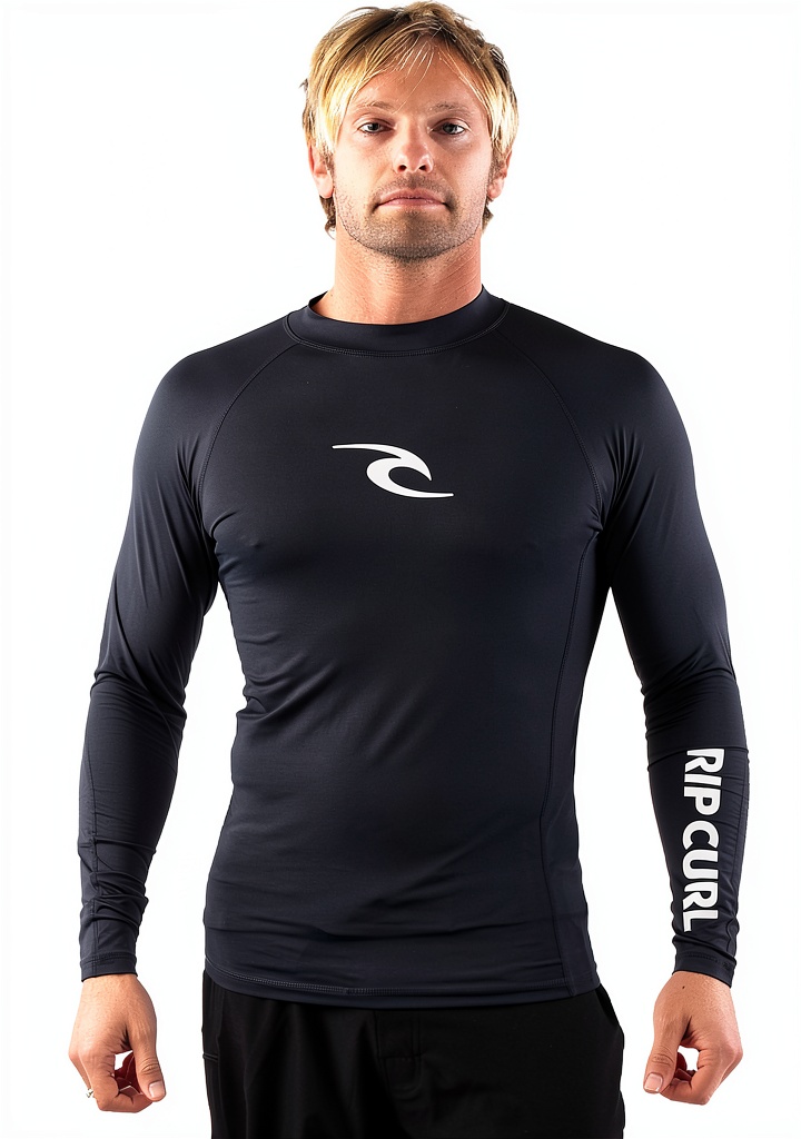 'Rashguard Rip Curl indossato durante attività acquatiche'