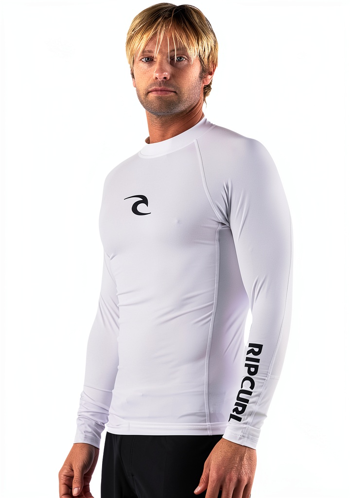 'Rip Curl Rashguard indossato durante il surf in mare aperto'